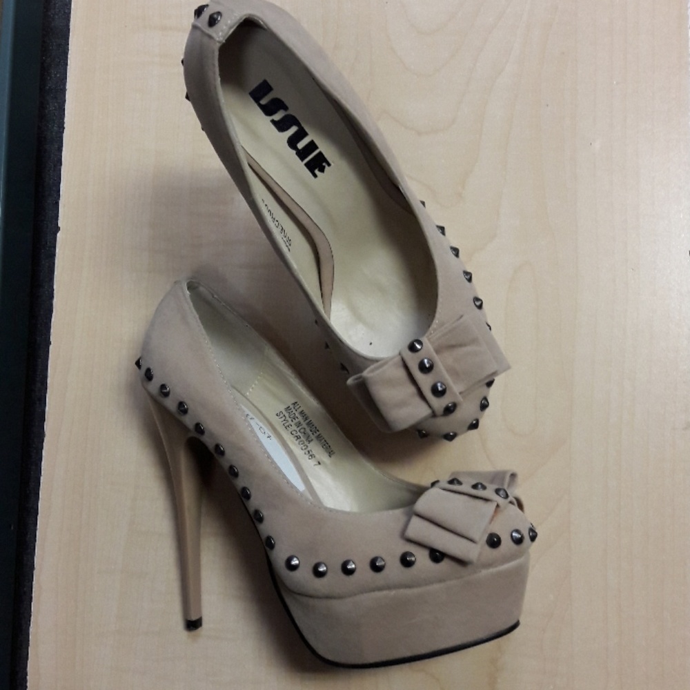Heels - Picture 1 of 2